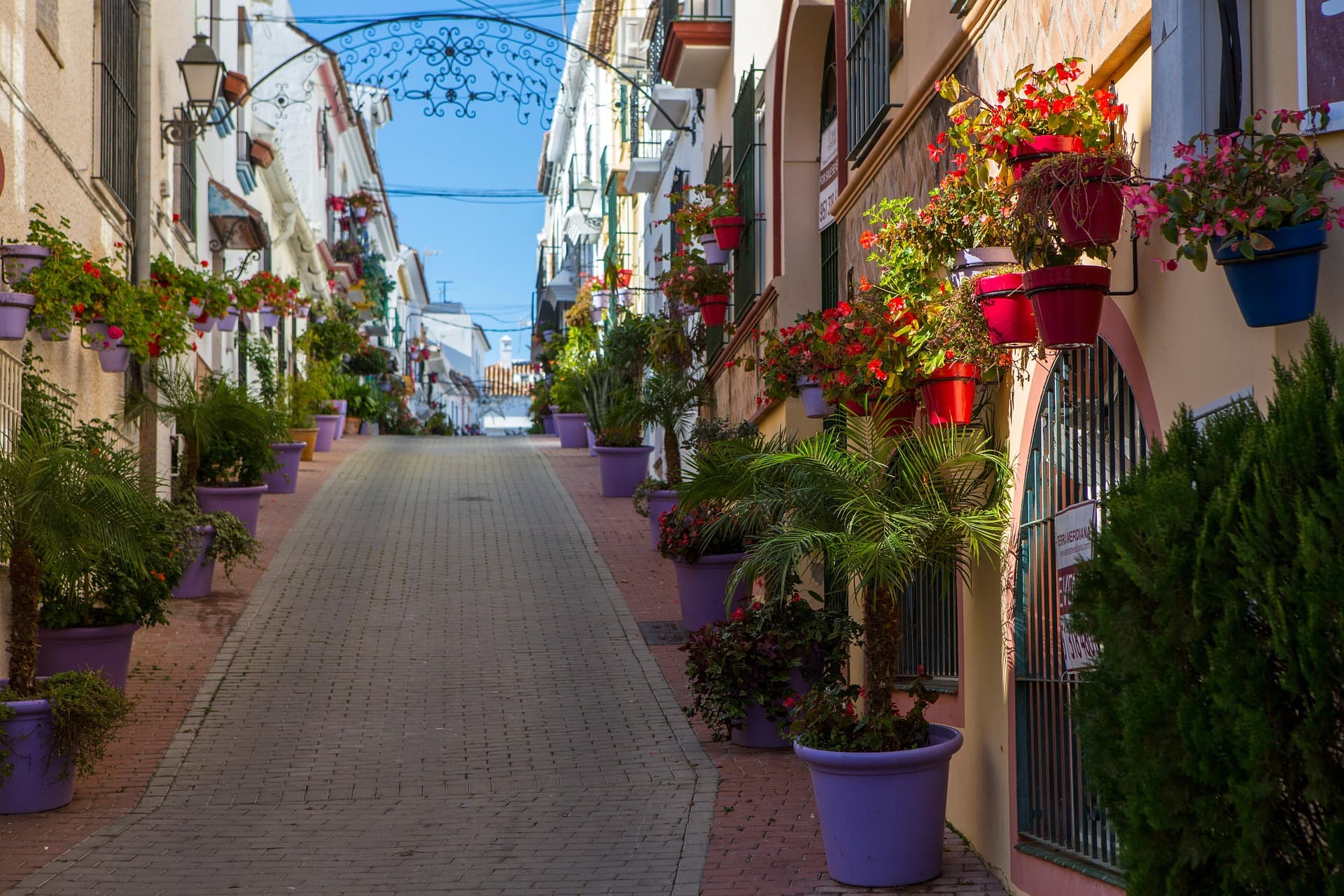 Straßenszene in Andalusien für die Immobilienvermittlung an der Costa del Sol